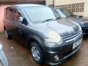 Toyota Sienta 2007 Gray