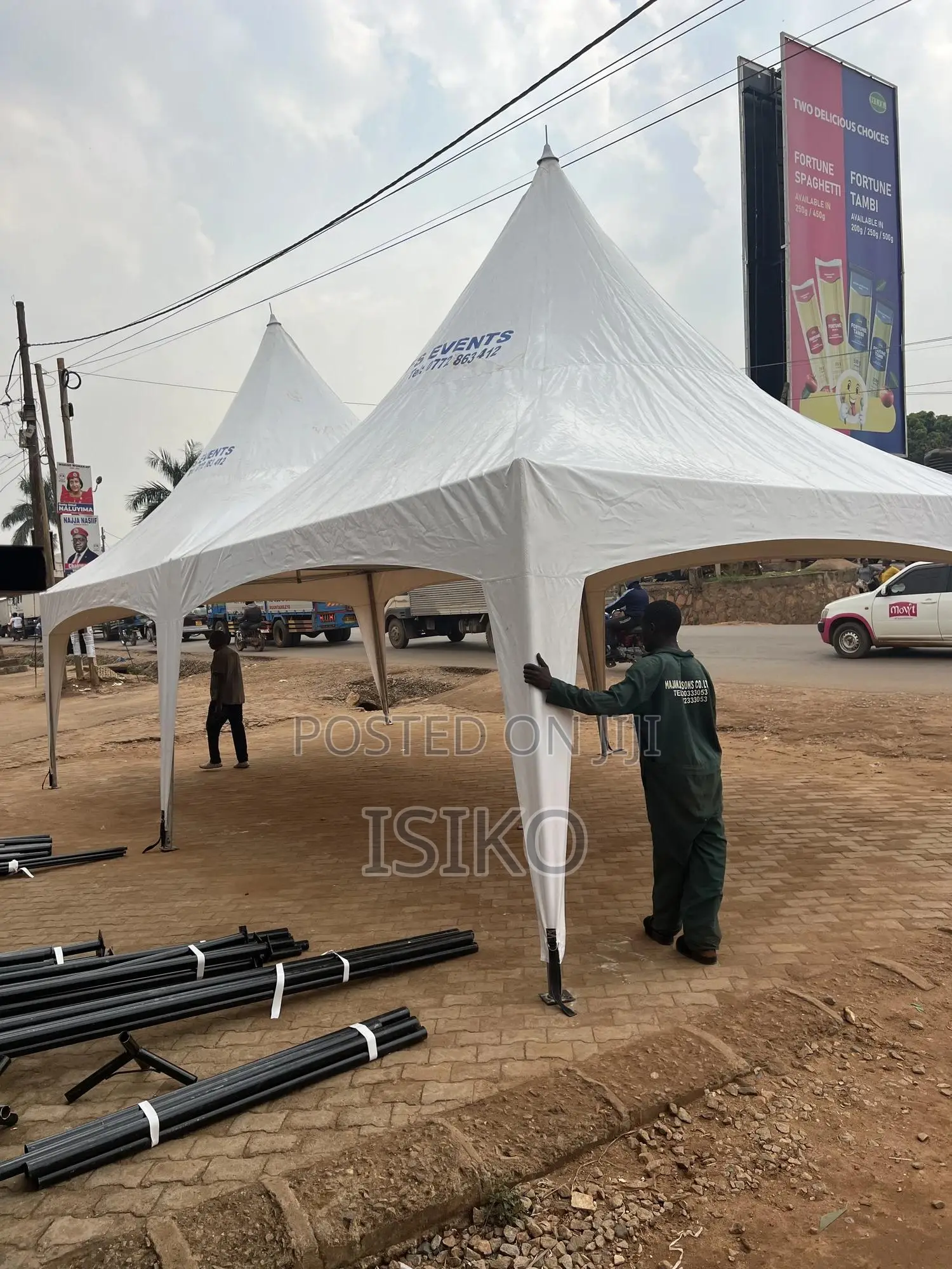100 Seater Tent of Hard Materials of White