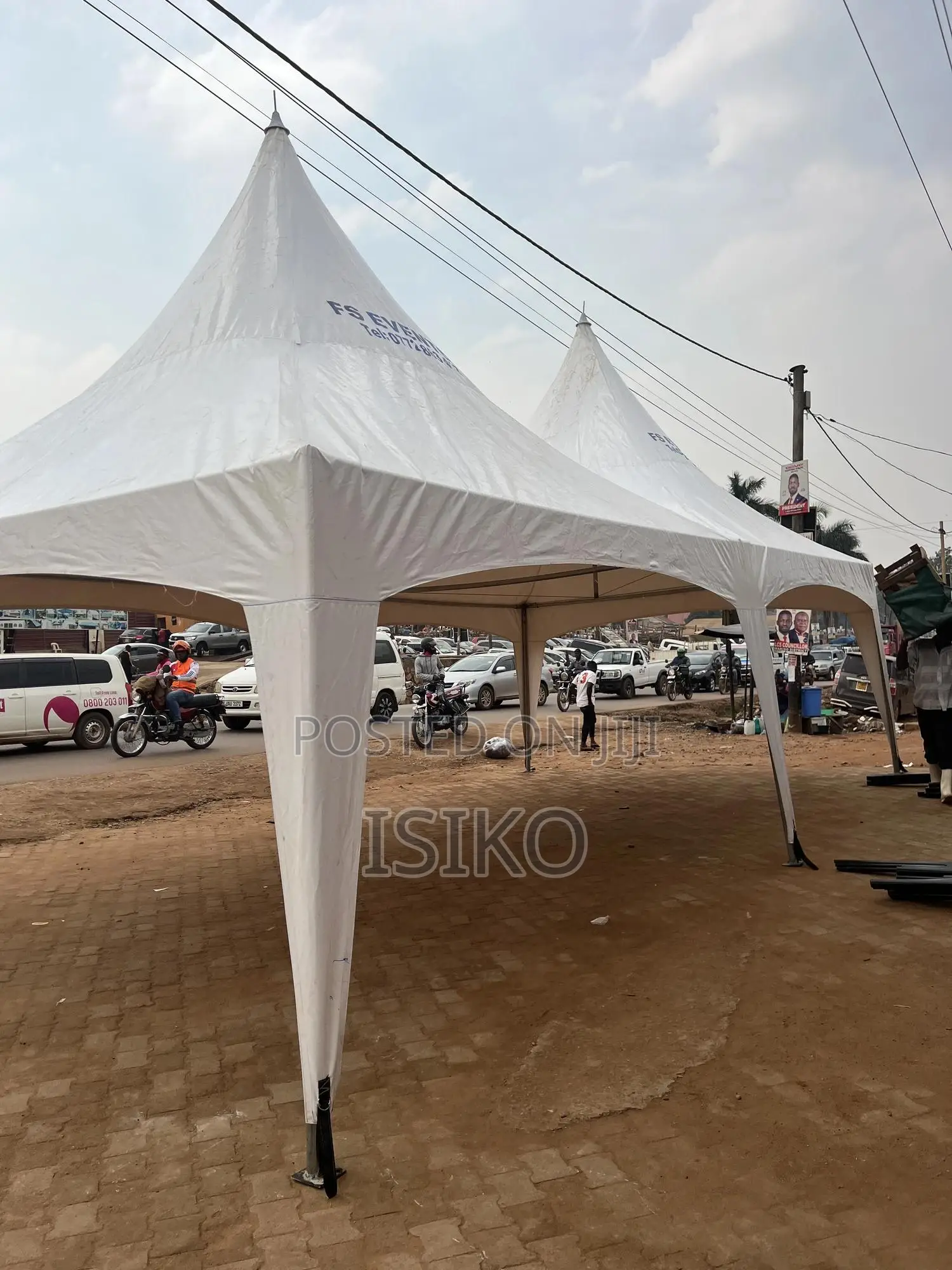 100 Seater Tent of Hard Materials of White