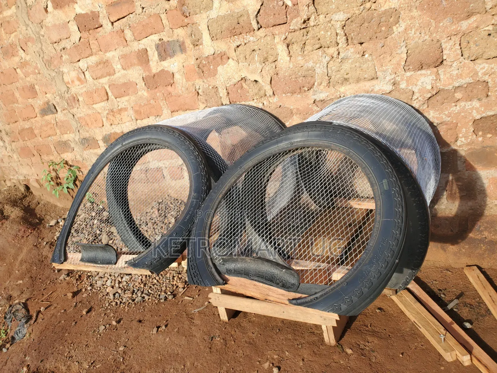 Poultry / Chicken Houses / Nests / Cages