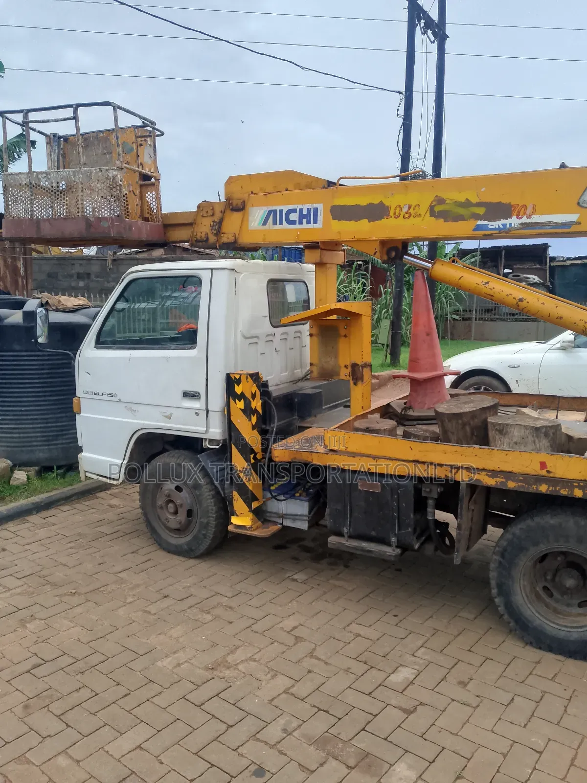 Bucket Crane Trucks for Hire