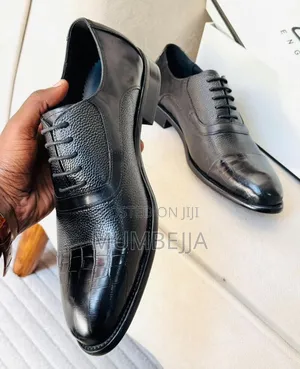 Original Glossy Crocodile Pattern Leather on the Toe and Side Panels