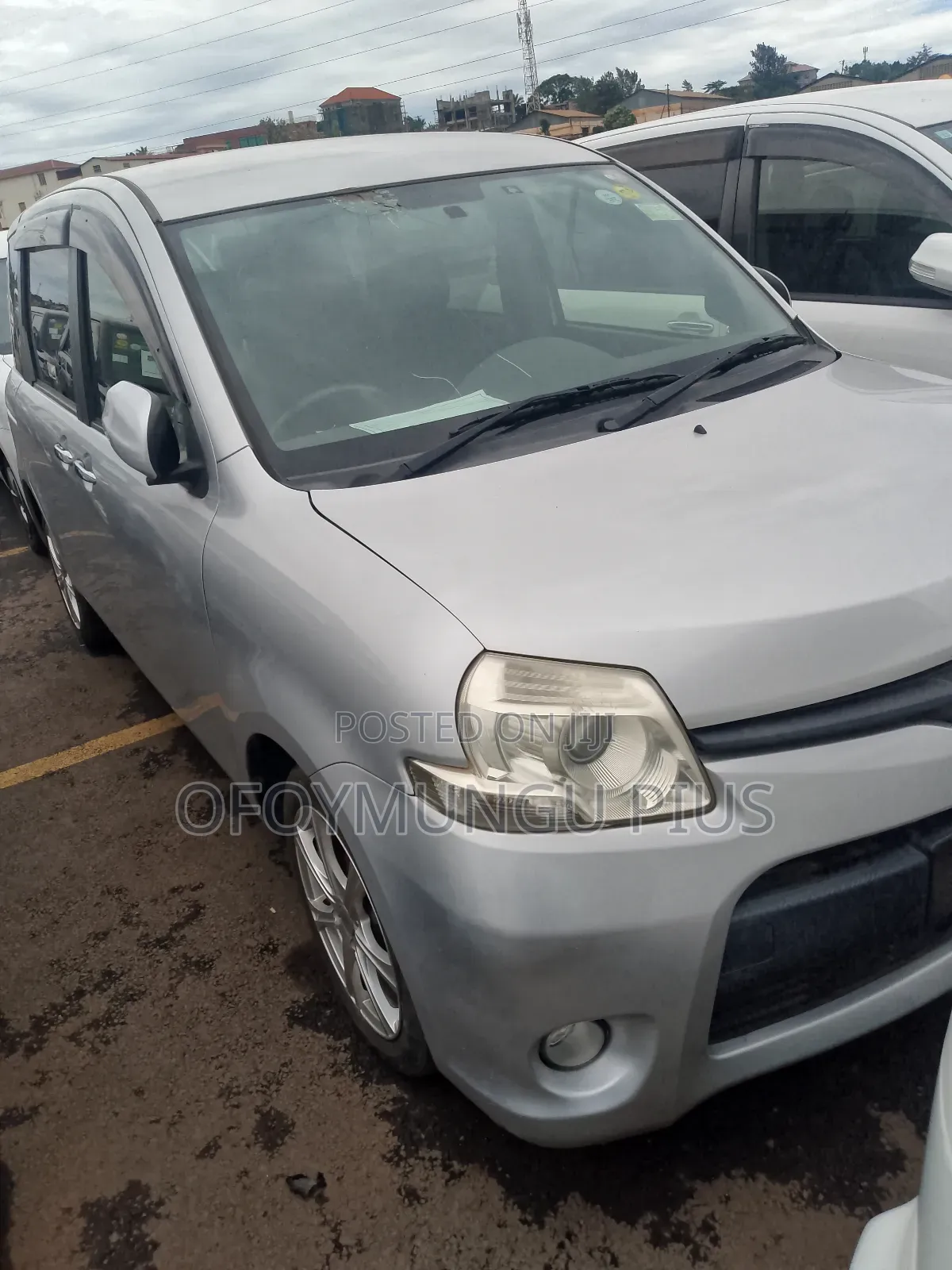 Toyota Sienta 2014 Silver