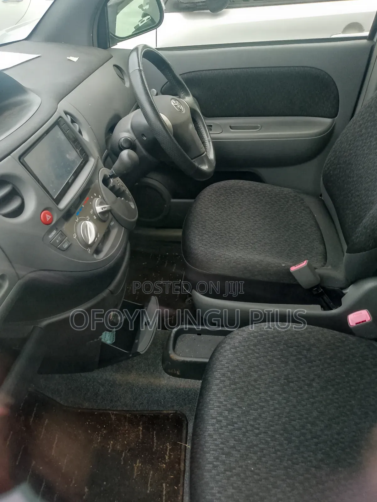 Toyota Sienta 2014 Silver