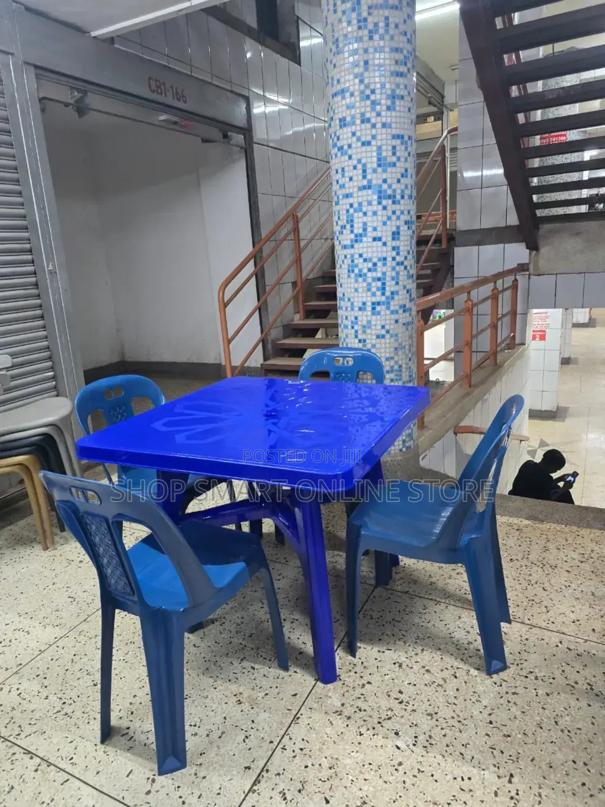 Indoor/Outdoor Plastic Table and Chairs Plastic Table and Chairs