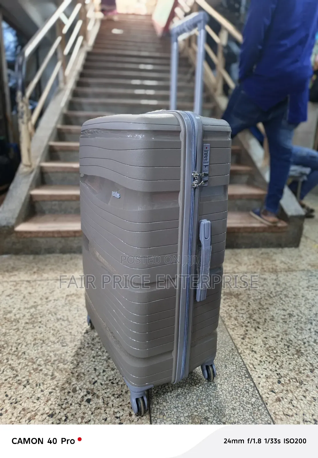 Executive Plastic Suitcase in Large Size