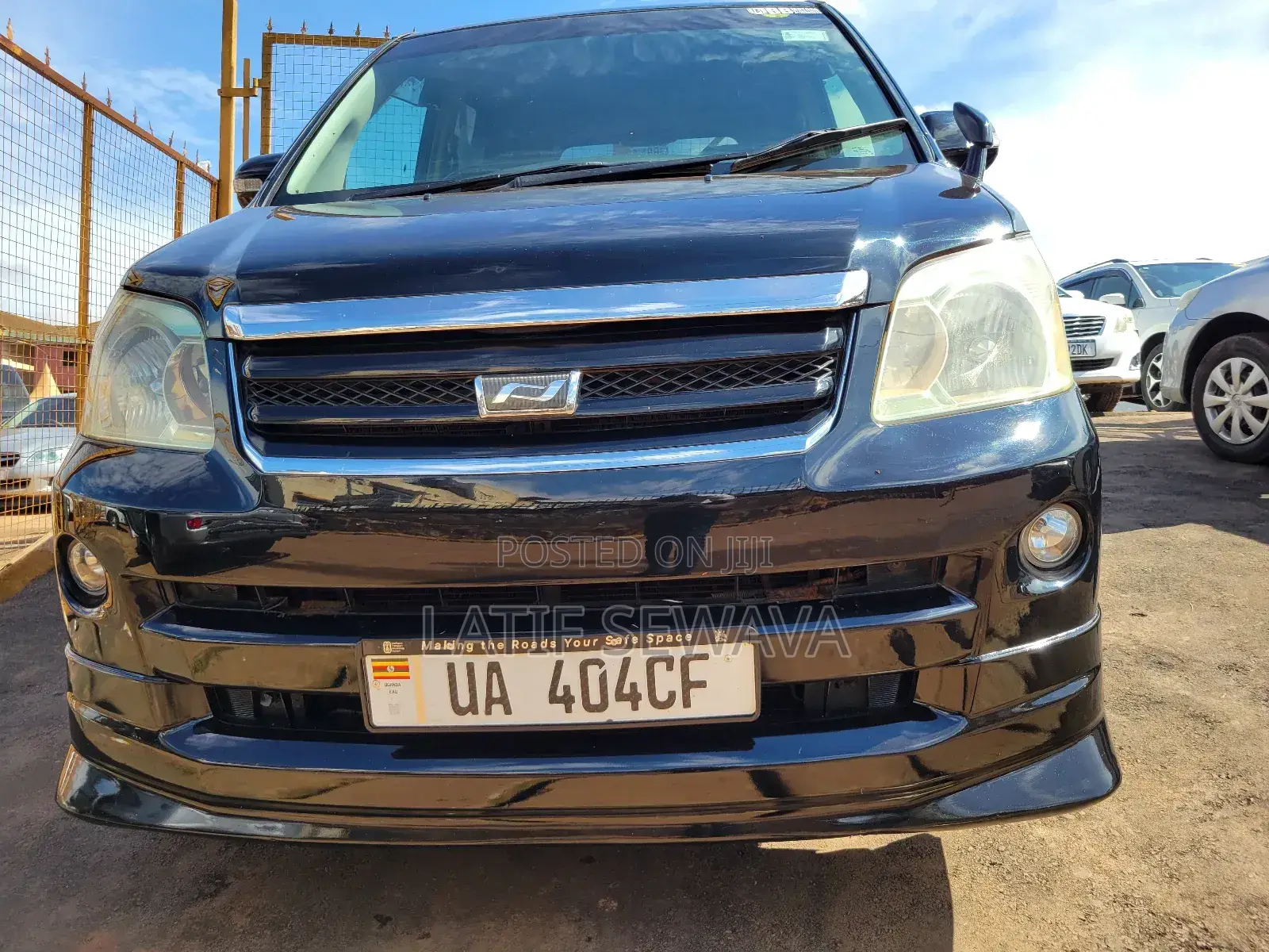 Toyota Noah 2.0 143hp AWD (8 Seater) 2007 Black