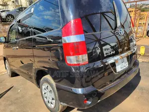Toyota Noah 2.0 143hp AWD (8 Seater) 2007 Black
