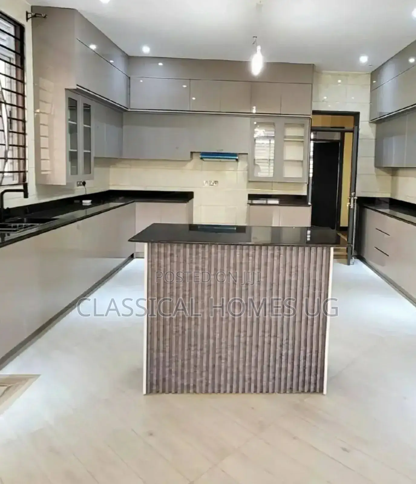 5bdrm Duplex in Akright Bwebajja, Central Division for rent