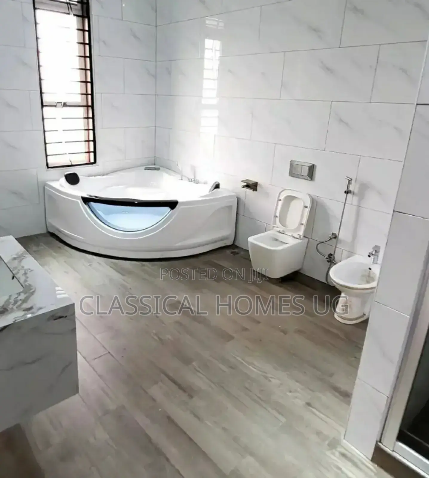 5bdrm Duplex in Akright Bwebajja, Central Division for rent