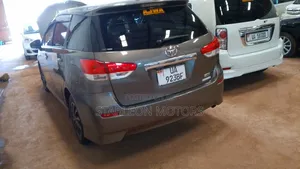 Toyota Wish 2011 Gold