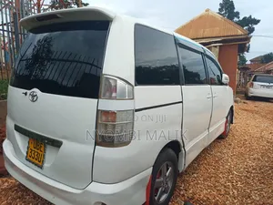 Toyota Voxy 2006 White