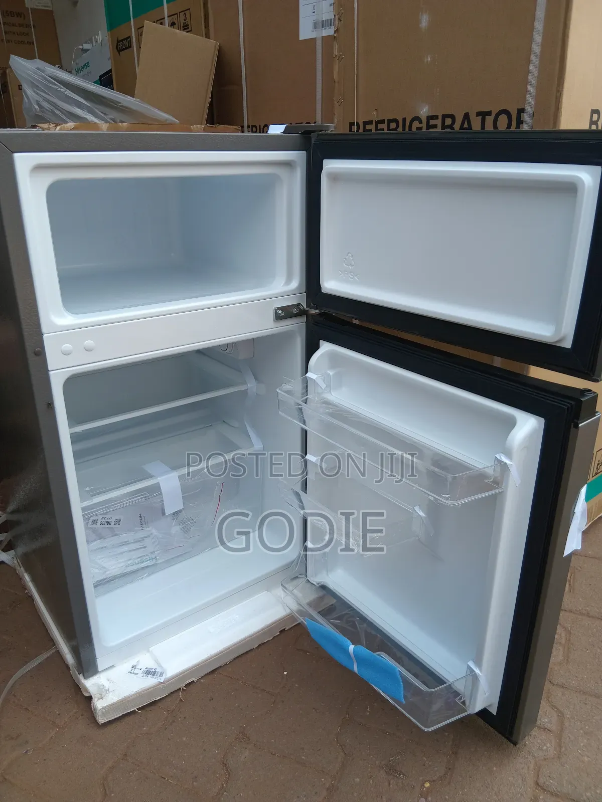 Hisense Fridge/ Refrigerator 120l Double Door.