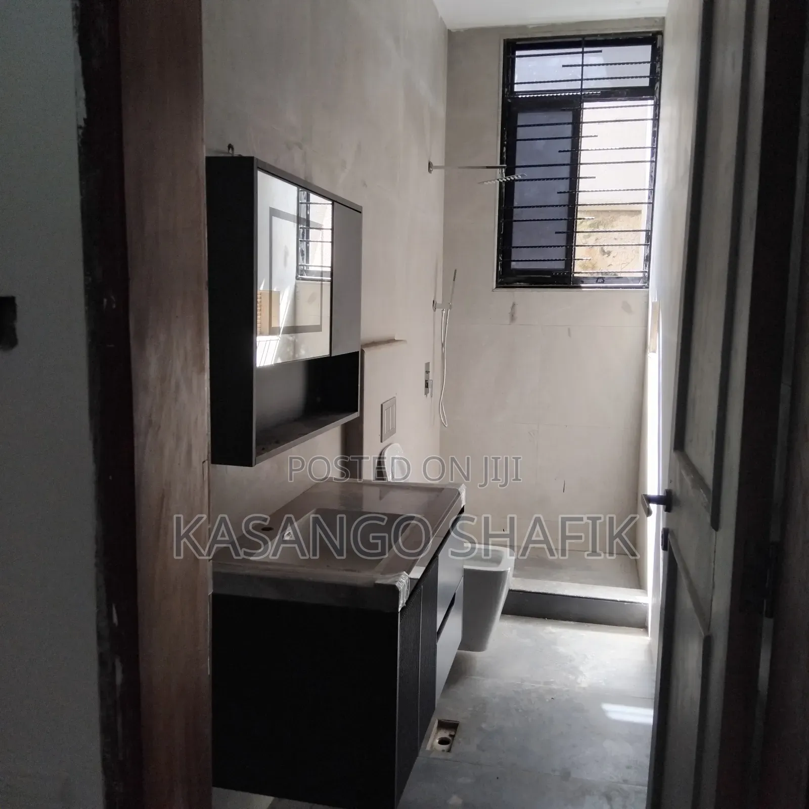 6bdrm Duplex in Kira for sale