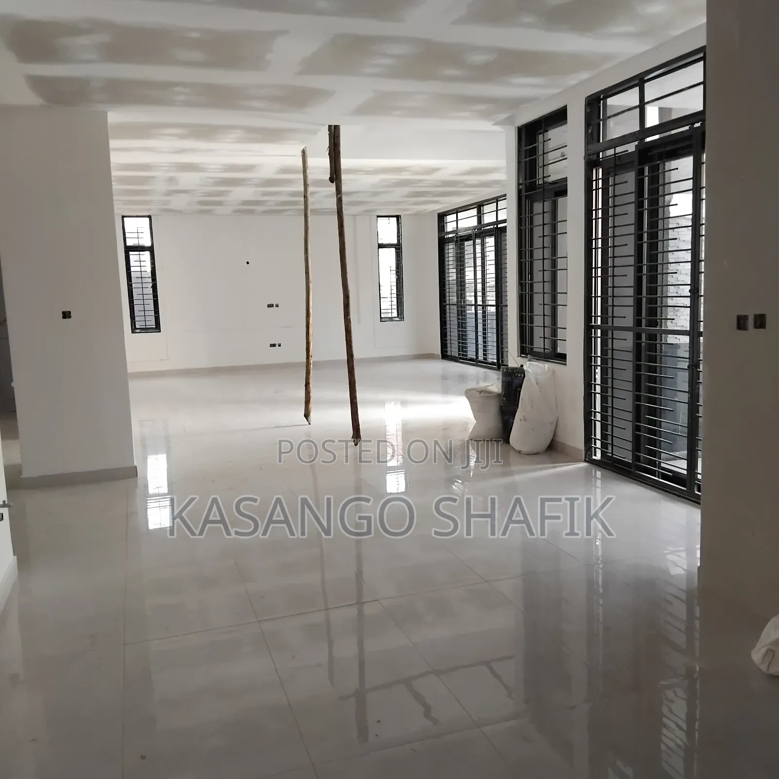 6bdrm Duplex in Kira for sale
