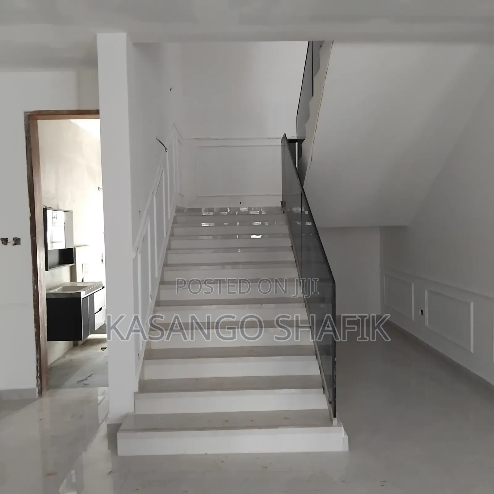 6bdrm Duplex in Kira for sale