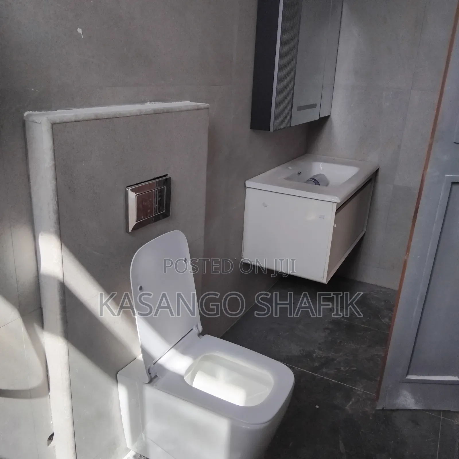 6bdrm Duplex in Kira for sale
