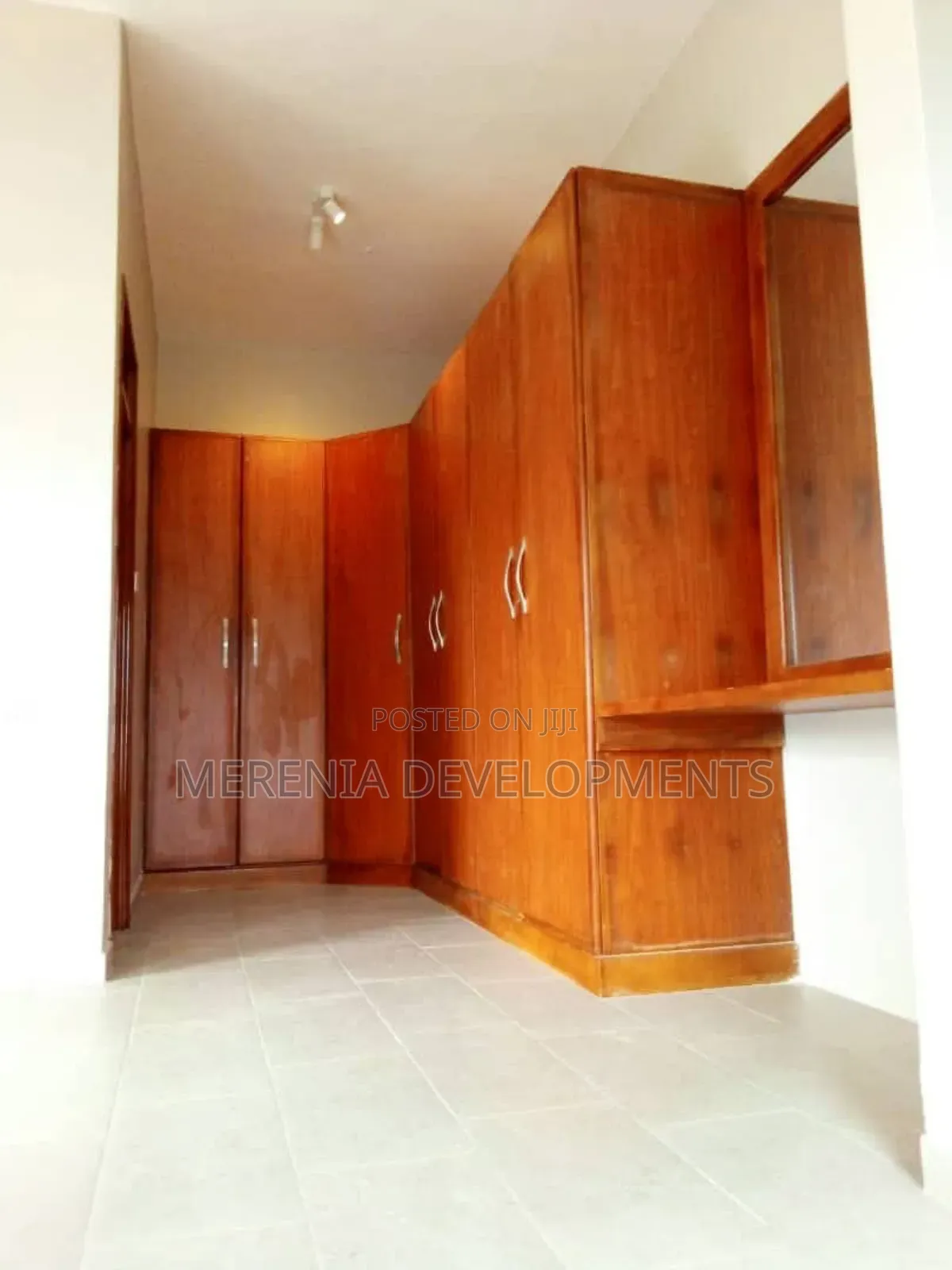 4bdrm Duplex in Kira for rent