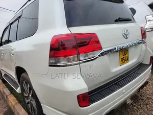 Toyota Land Cruiser 4.0 V6 GX-R 2013 White