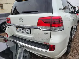 Toyota Land Cruiser 4.0 V6 GX-R 2013 White