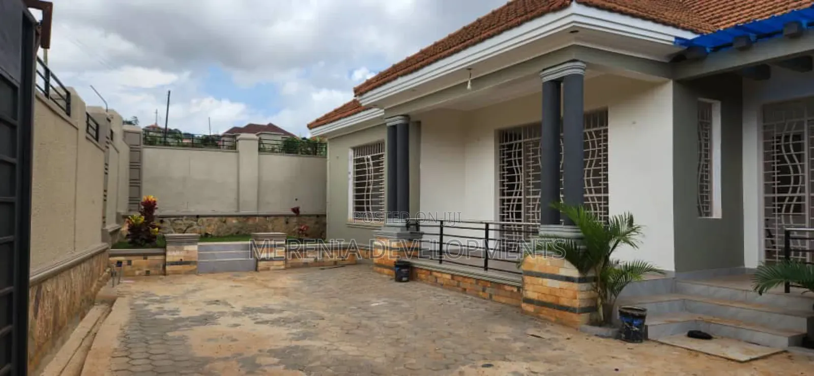 3bdrm House in Bwebajja, Wakiso / Wakiso for sale