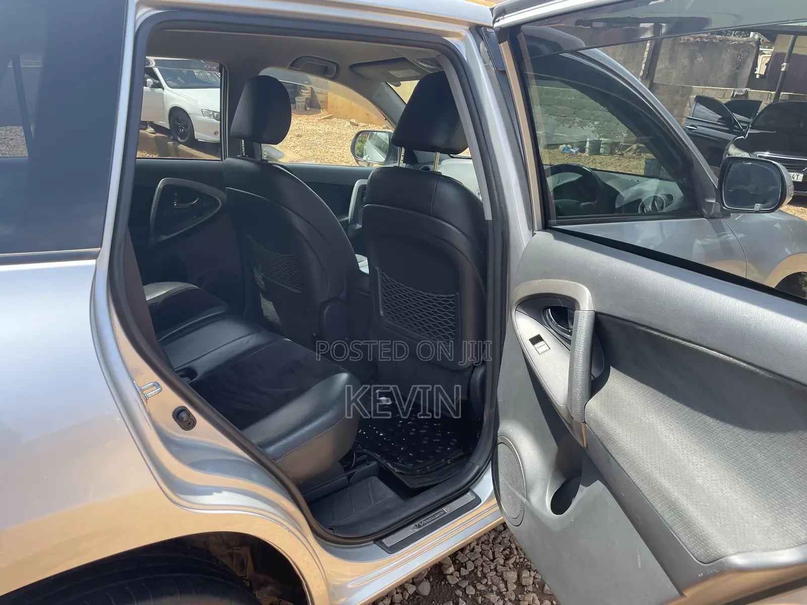 Toyota Vanguard 2010 Silver
