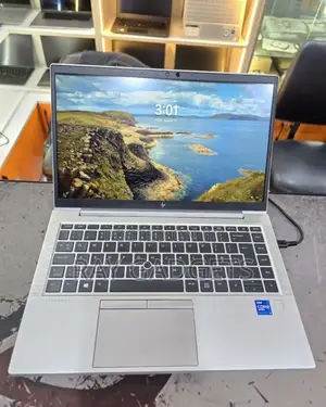 New Laptop HP EliteBook 840 G5 8GB Intel Core i5 SSD 256GB