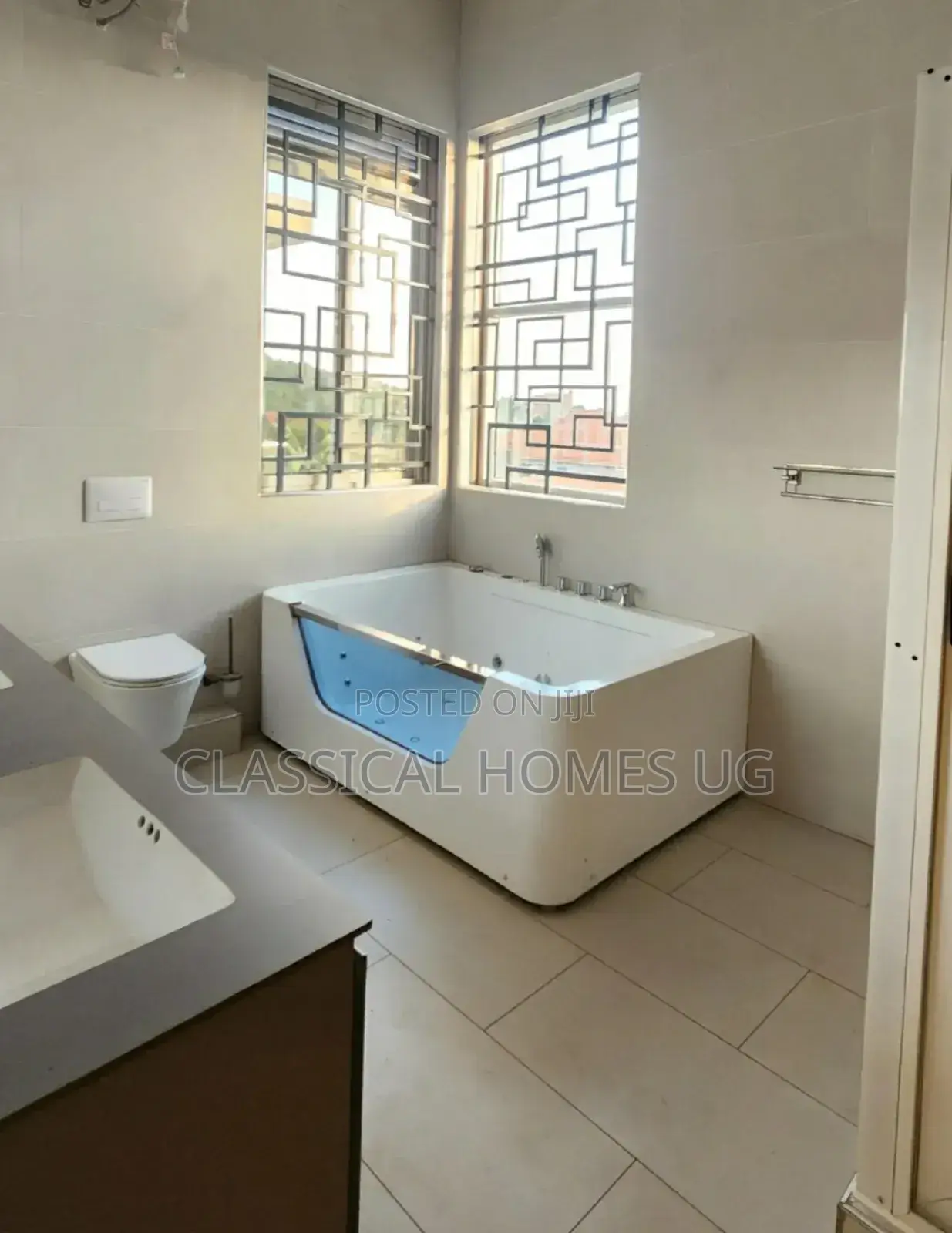 5bdrm Duplex in Akright Bwebajja, Central Division for rent