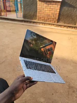 Laptop HP EliteBook 1030 8GB Intel Core i7 SSD 256GB