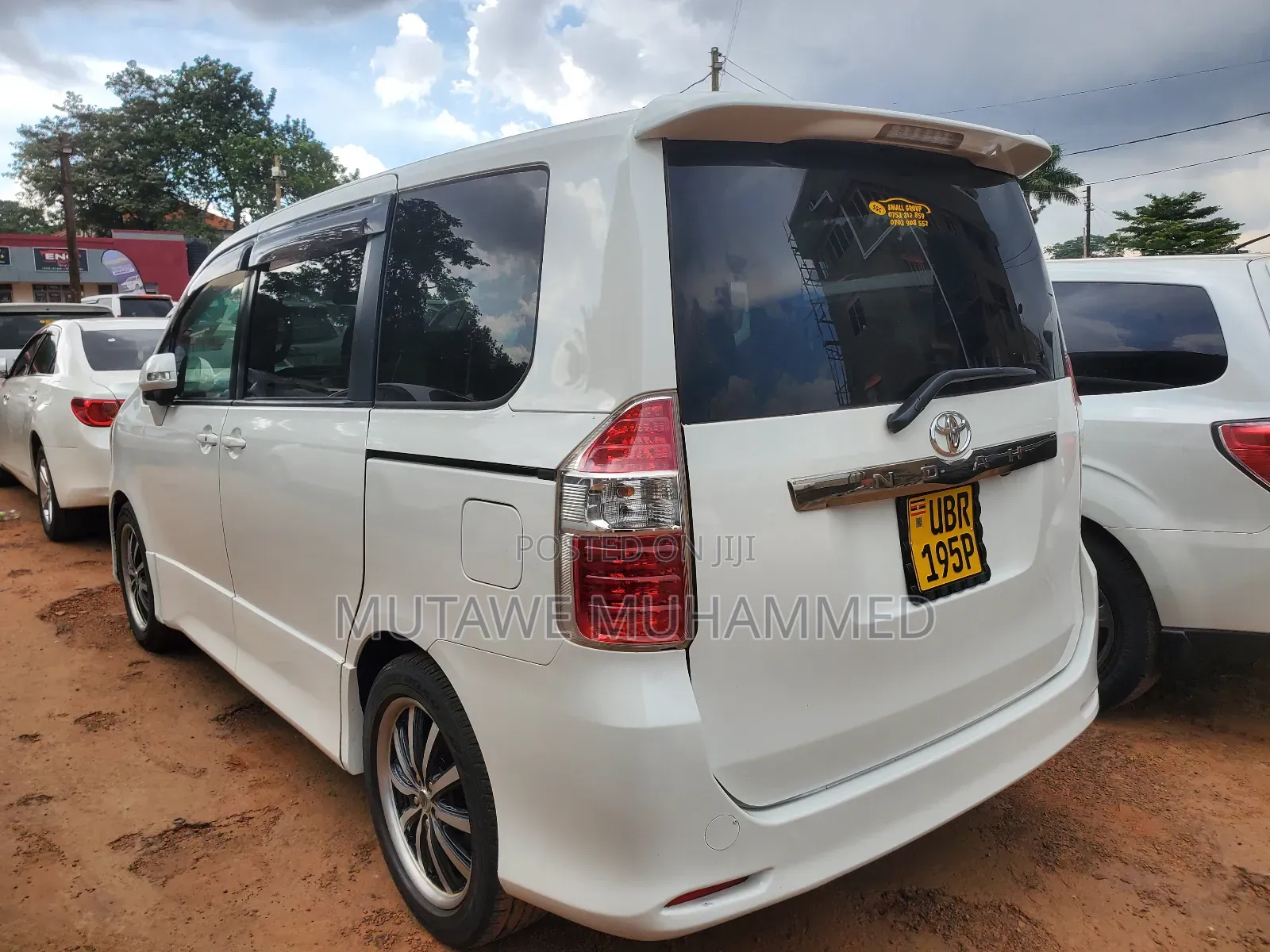 Toyota Noah 2011 White