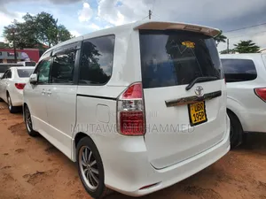 Toyota Noah 2011 White