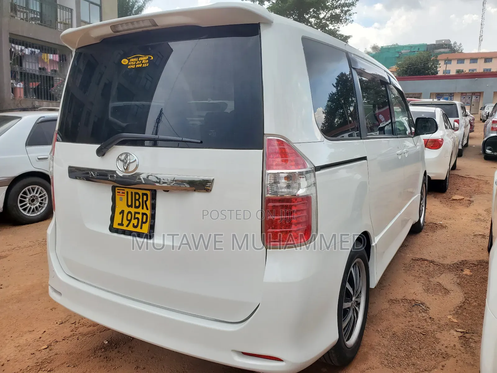 Toyota Noah 2011 White