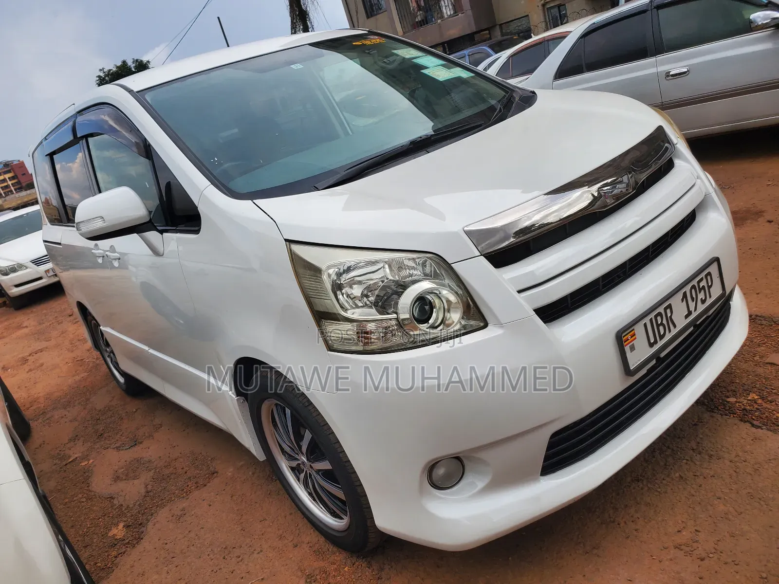 Toyota Noah 2011 White