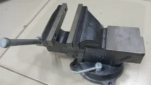 Heavy-Duty Bench Vise Featuring a Swivel Base and a Built-in Anvil.