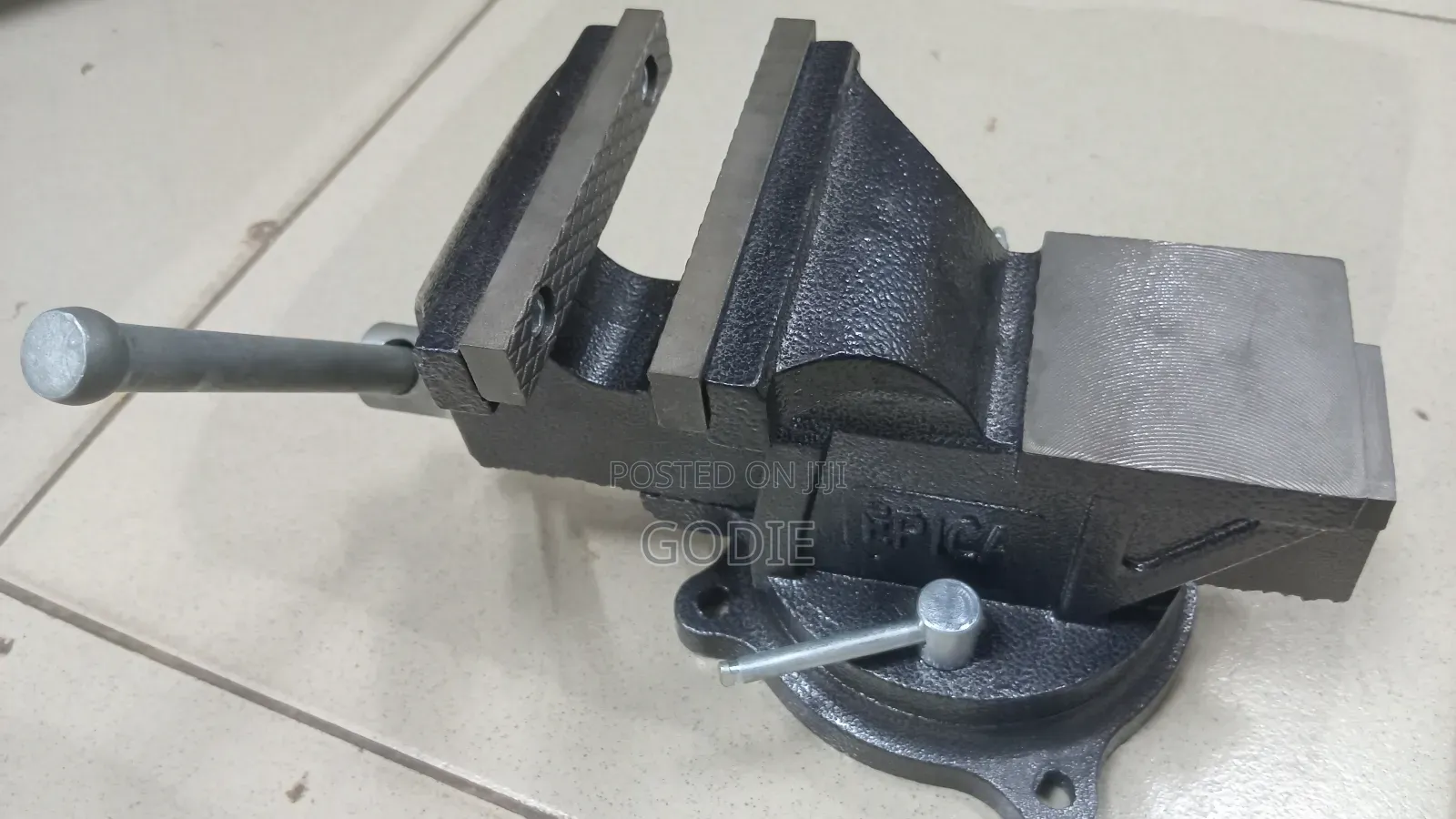 Heavy-Duty Bench Vise Featuring a Swivel Base and a Built-in Anvil.