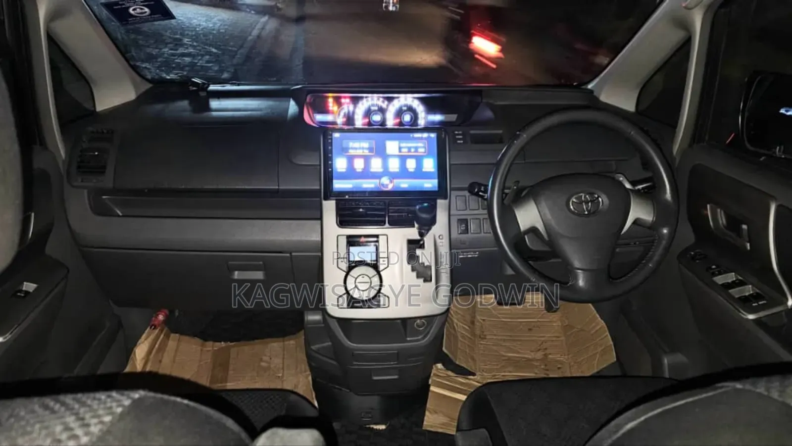Toyota Noah 2.0 158hp FWD (8 Seater) 2009 Gray