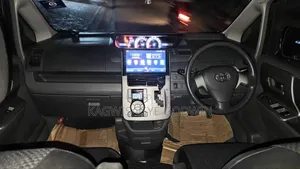 Toyota Noah 2.0 158hp FWD (8 Seater) 2009 Gray