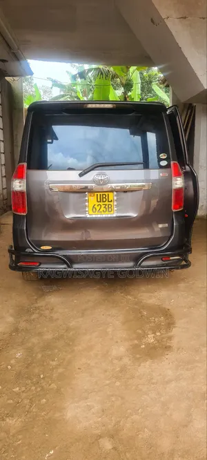 Toyota Noah 2.0 158hp FWD (8 Seater) 2009 Gray