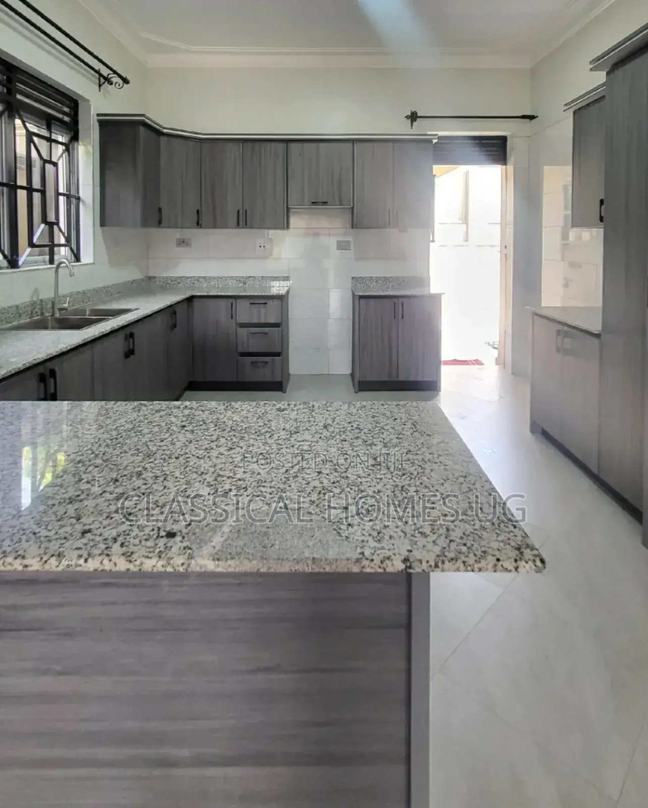 4bdrm Bungalow in Akright Bwebajja, Central Division for rent