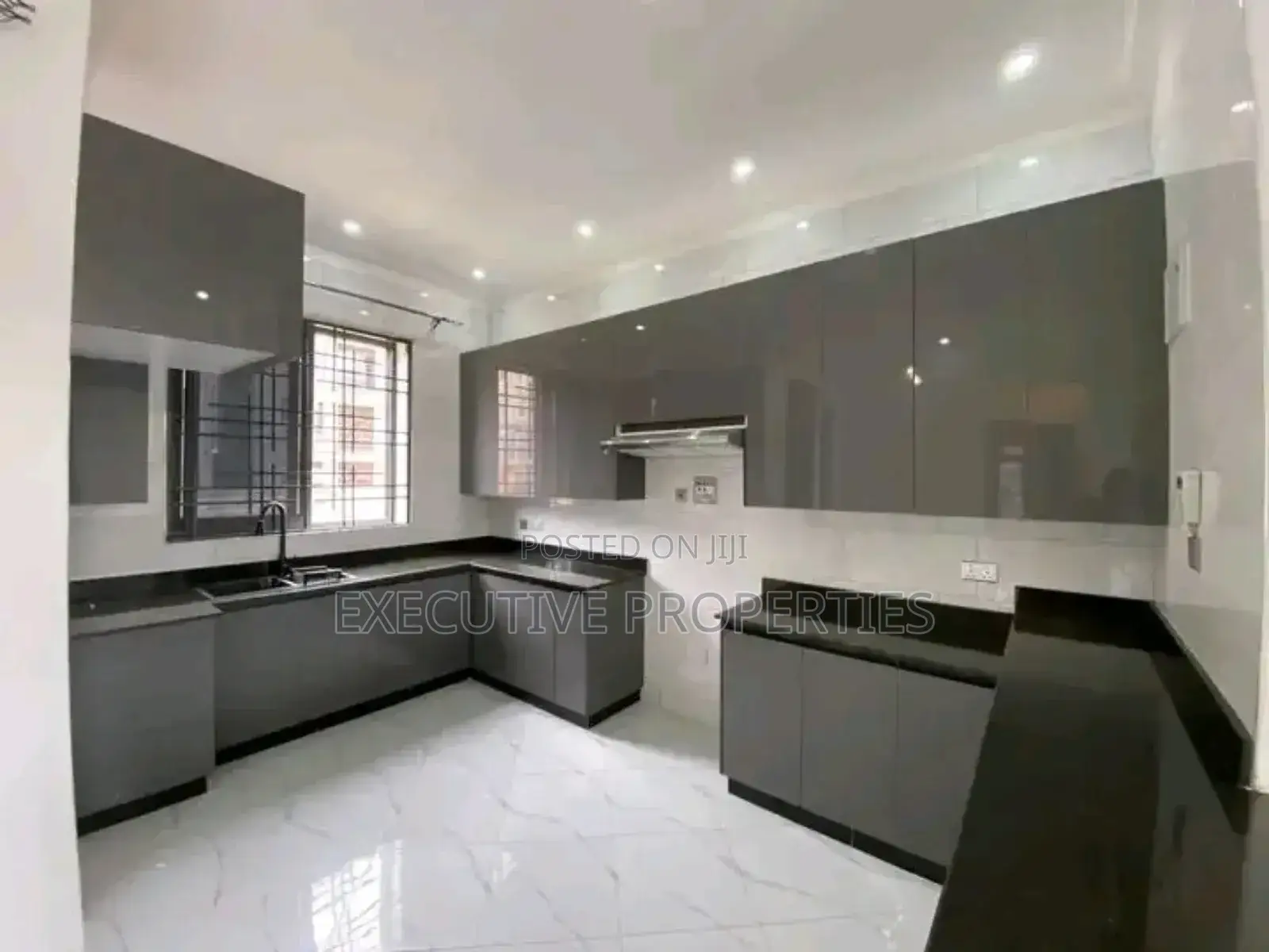3bdrm Apartment in Muyenga, Central Division for rent
