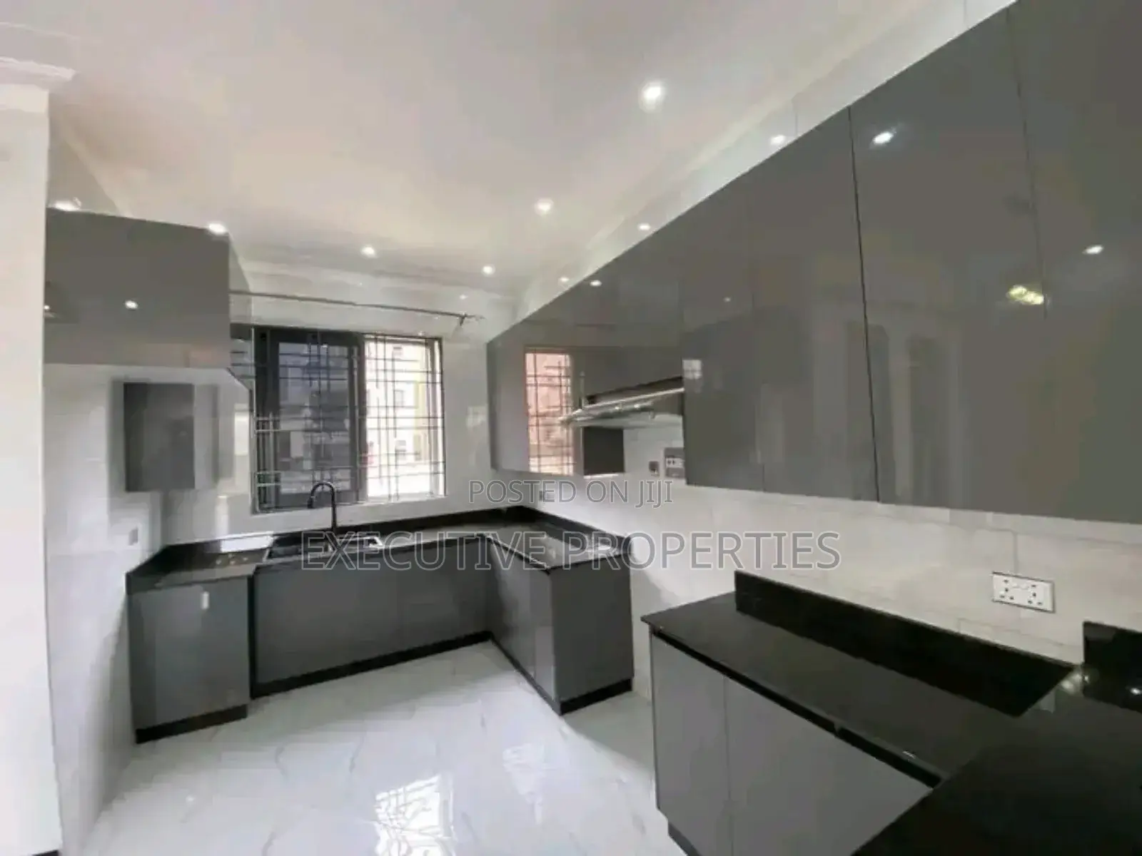 3bdrm Apartment in Muyenga, Central Division for rent