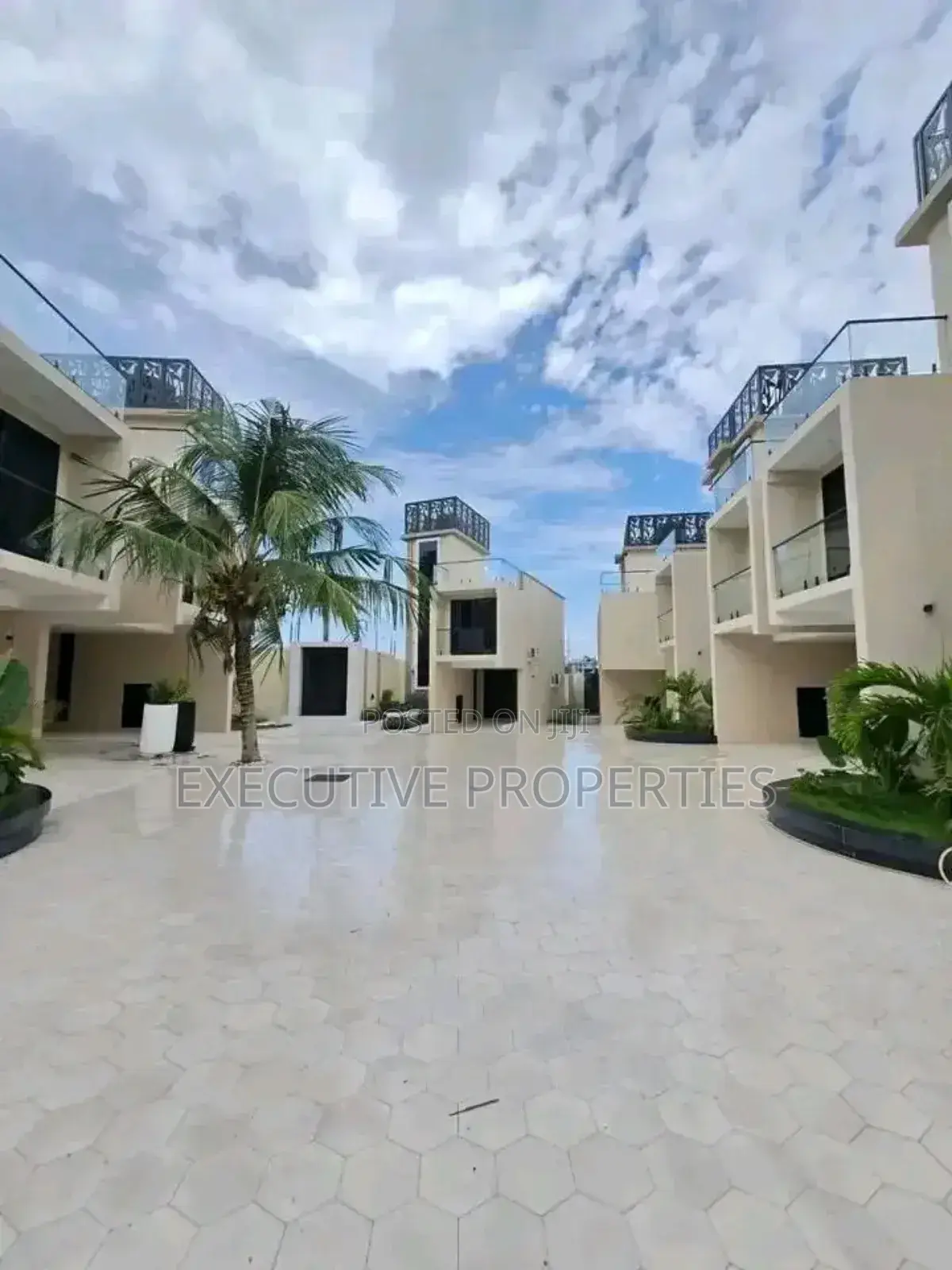 3bdrm Villa in Muyenga, Central Division for rent