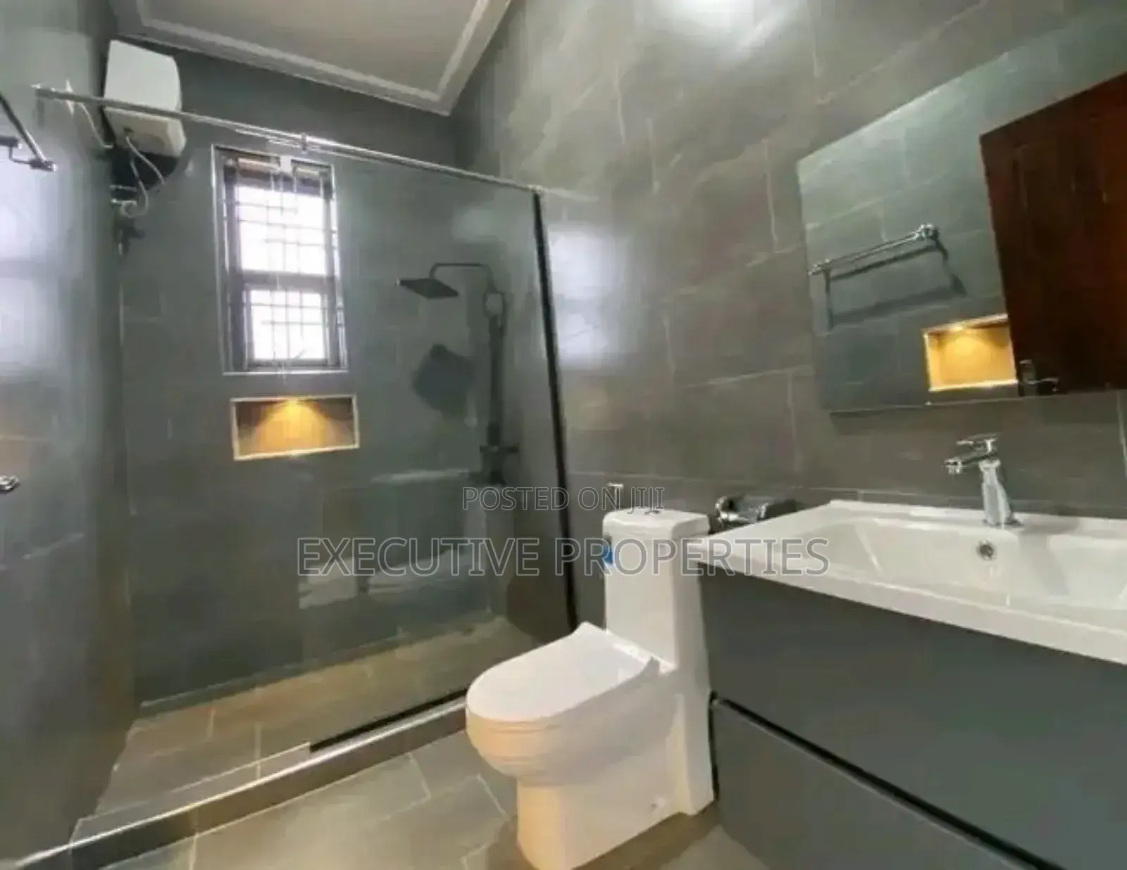 3bdrm Villa in Muyenga, Central Division for rent
