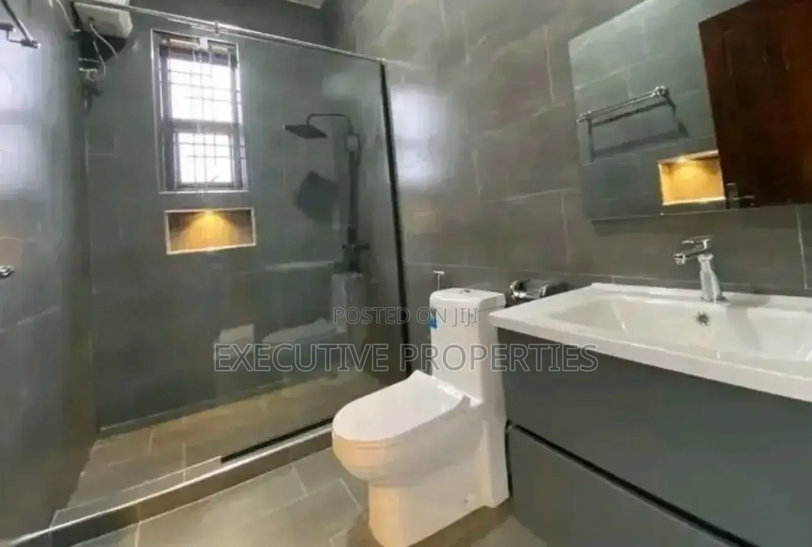 3bdrm Villa in Muyenga, Central Division for rent