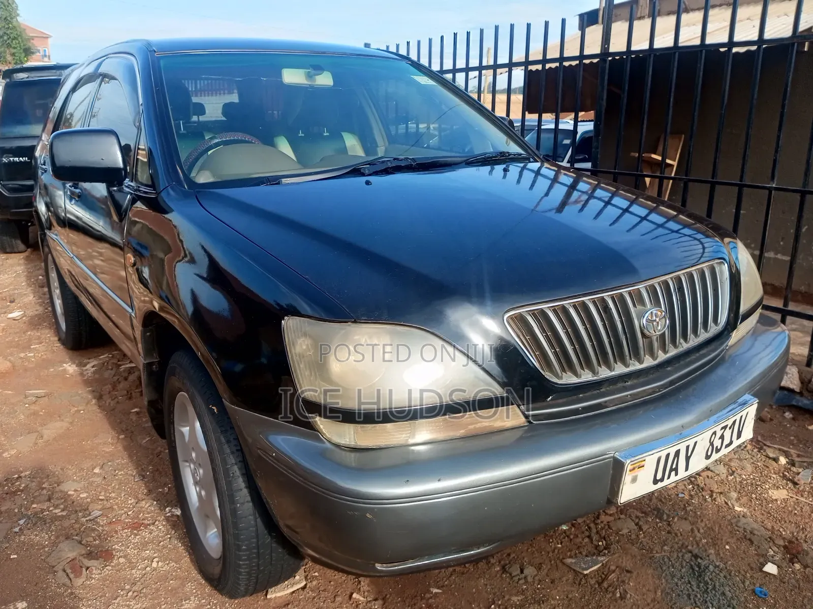 Toyota Harrier 2000 Black