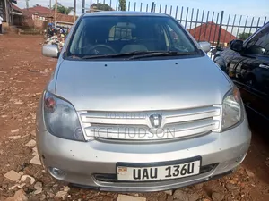 Toyota IST 2009 Silver