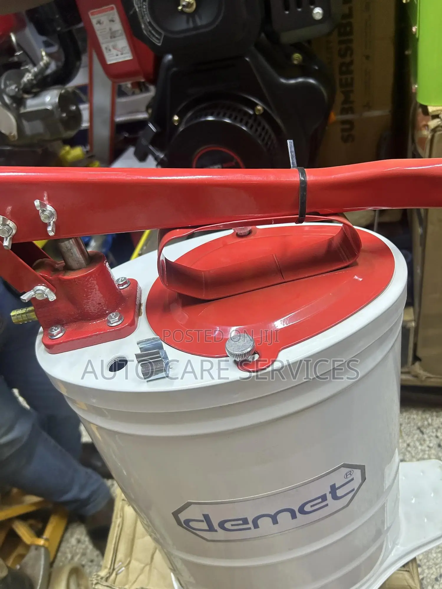 Pressure Bucket Pump