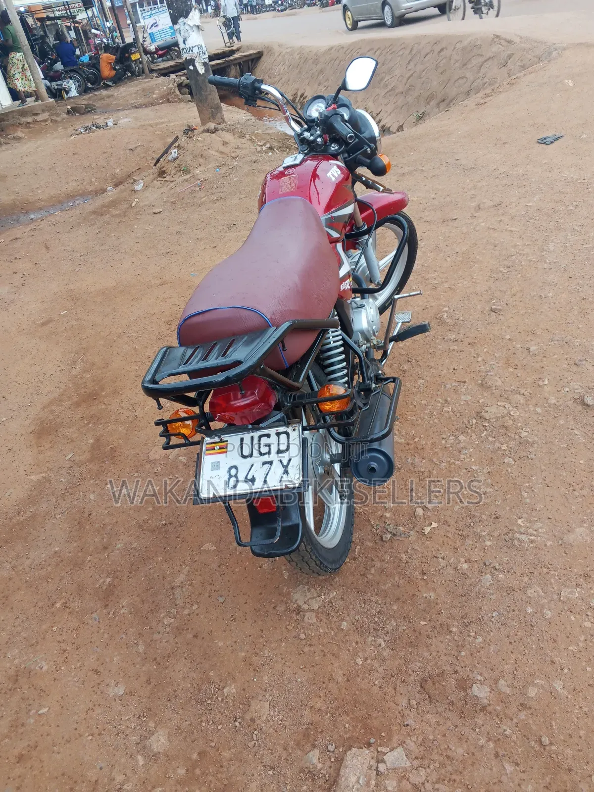 TVS HLX 125 2024 Red