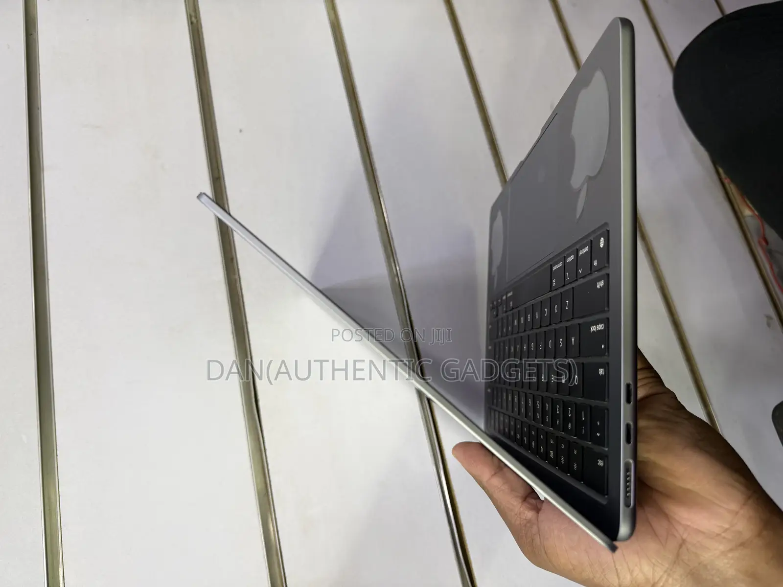Laptop Apple MacBook Air 2022 M2 8GB Apple M2 SSD 256GB