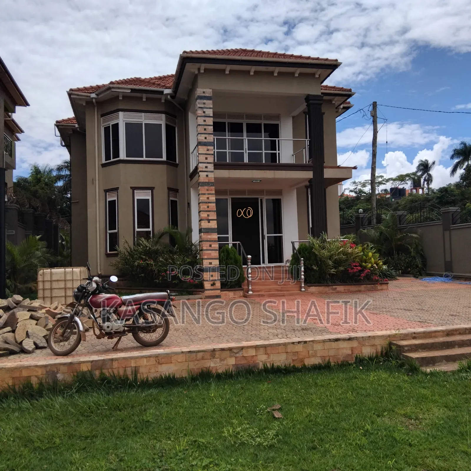 4bdrm Duplex in Kira for sale